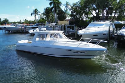 BOATZON | Intrepid 390 Sport Yacht 2010