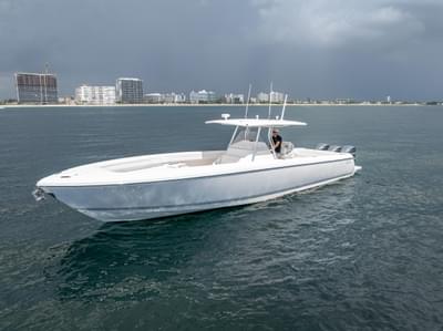 BOATZON | Intrepid 400 Center Console 2017