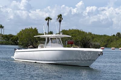 BOATZON | Intrepid 400 Center Console 2017