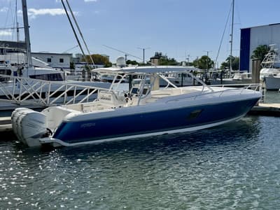 BOATZON | Intrepid 407 CUDDY 2019