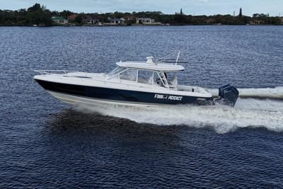 BOATZON | Intrepid 41 Valor 2024