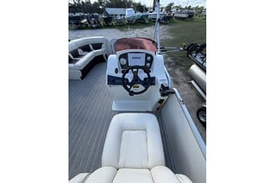 BOATZON | intrernational pontoon 521 series 2024