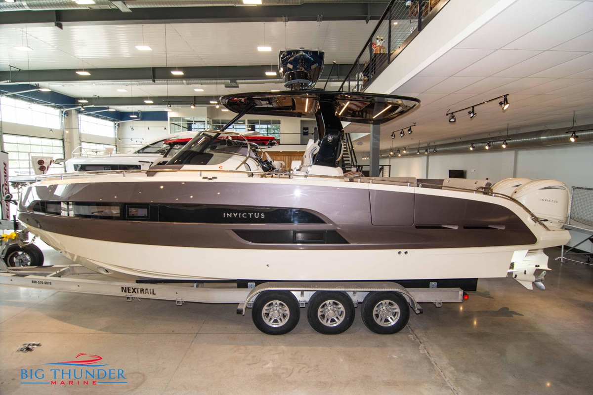2024 Invictus GT320S - Sold Boat