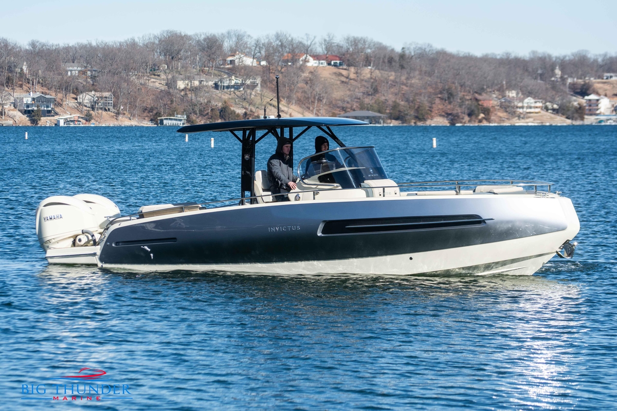 2024 Invictus TT280S - Sold Boat