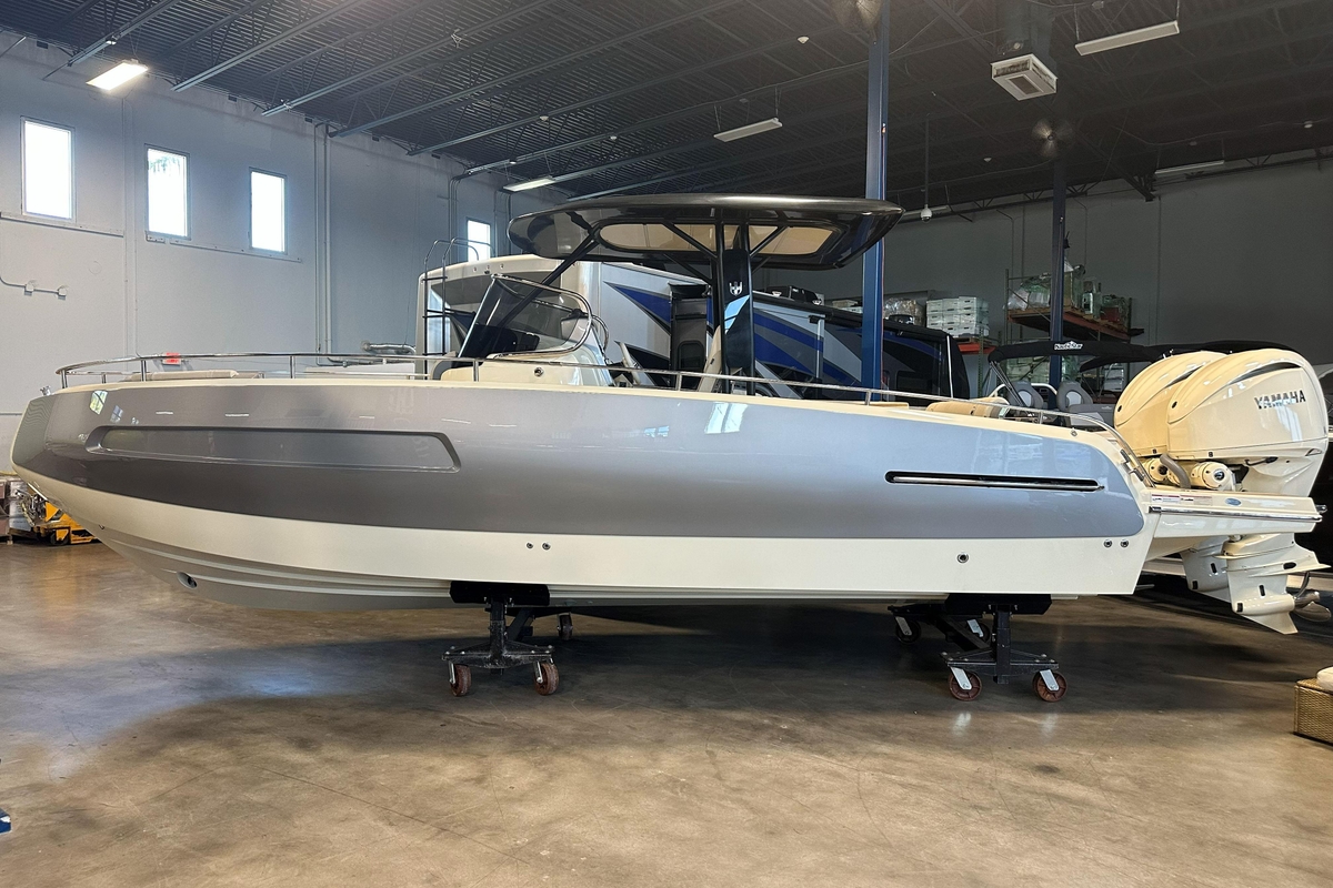 2024 Invictus TT280S - Sold Boat