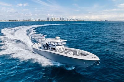 BOATZON | Invincible 43 Open Fisherman 2024