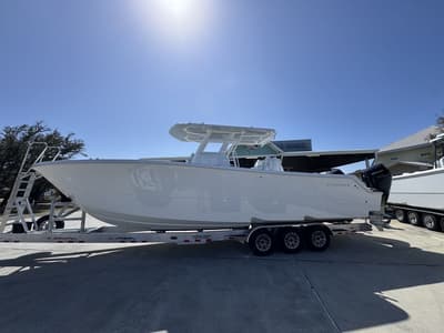 BOATZON | Invincible Boats 33 Catamaran 2026