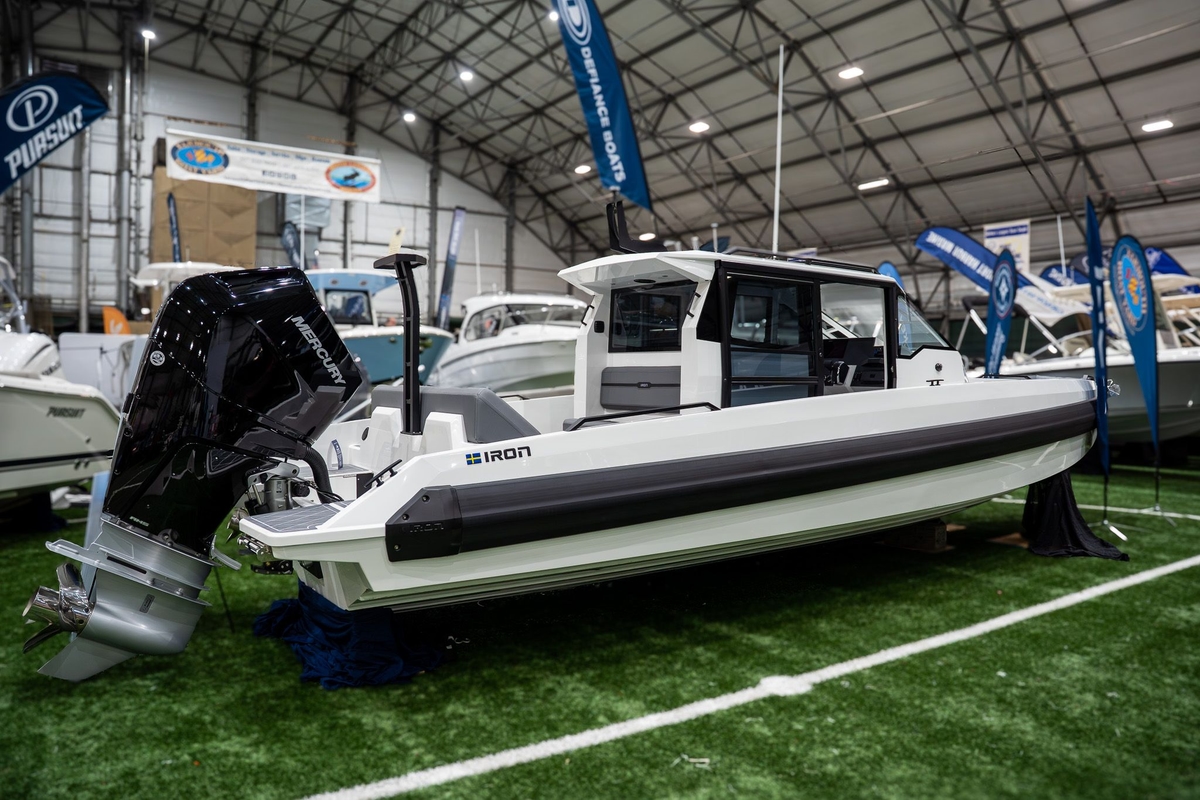 2026 Iron 907 Coupe - Sold Boat
