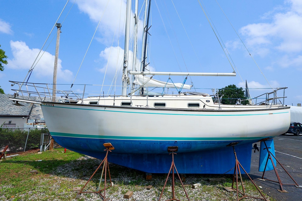 1985 Island Packet 31 - Sold Boat