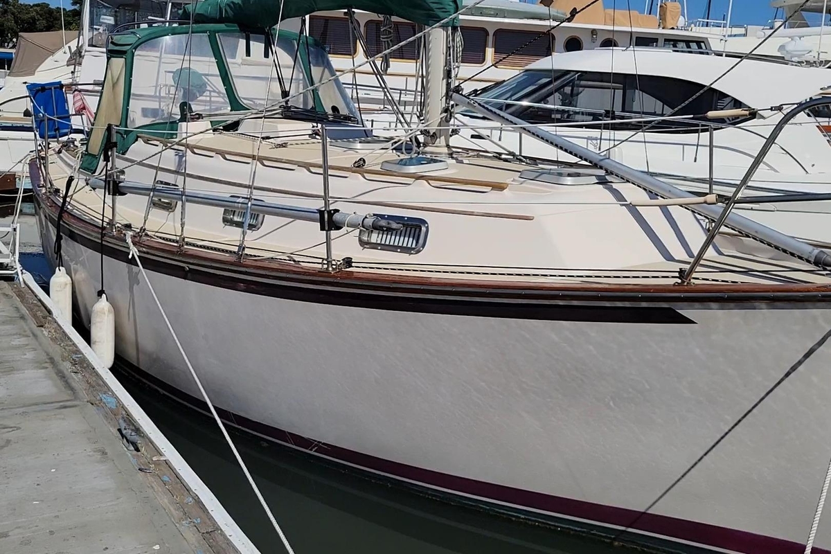1988 Island Packet 31 - Sold Boat