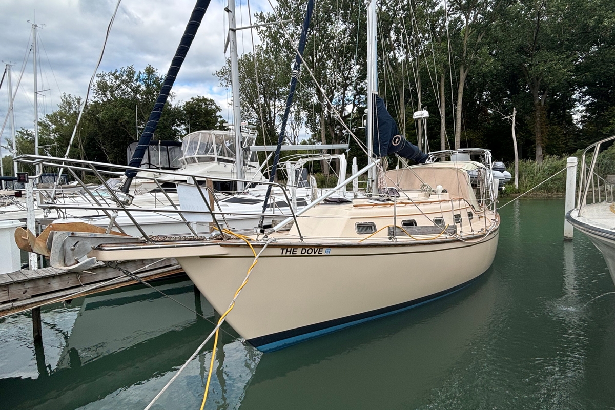1994 Island Packet 32 - Sold Boat