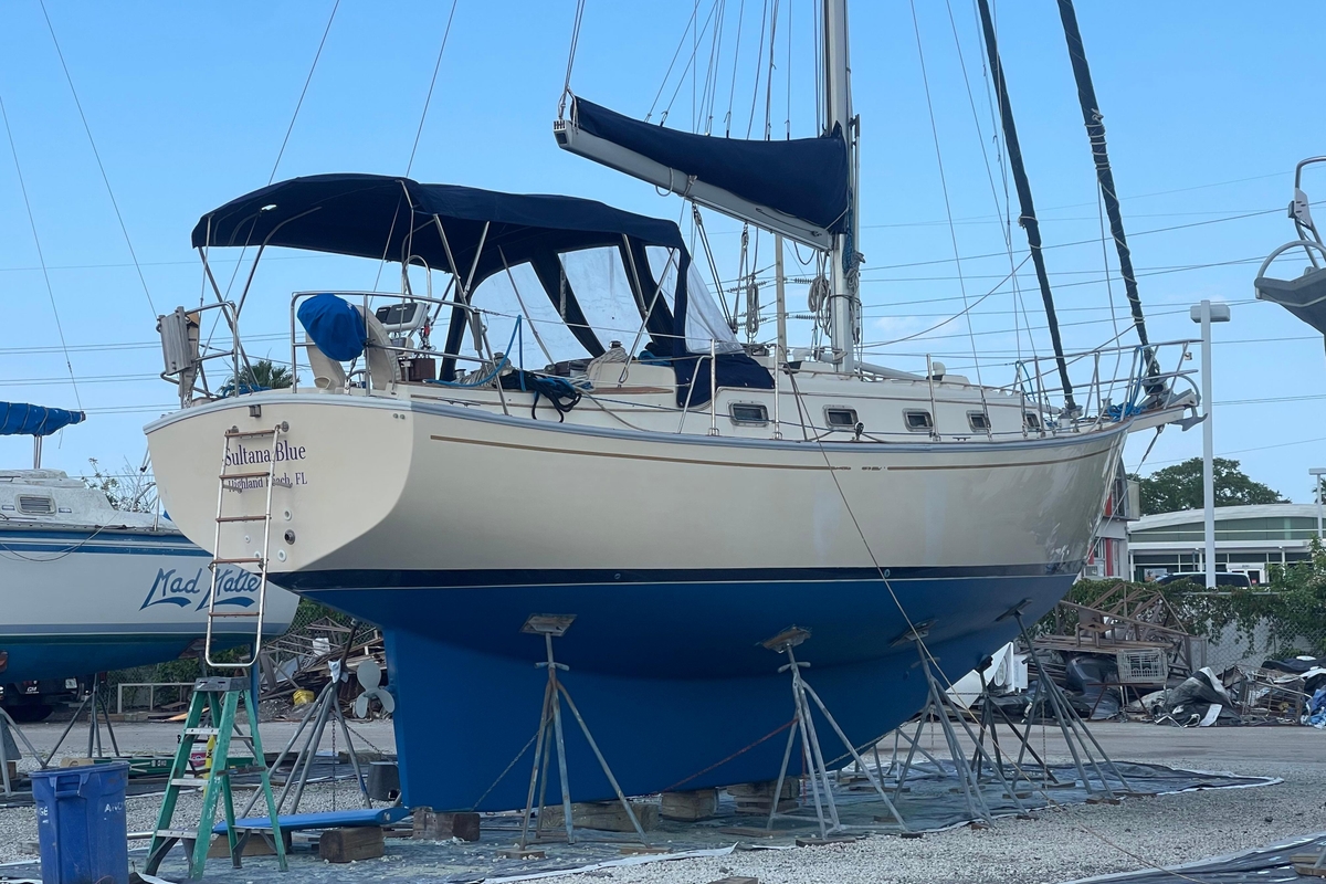 1990 Island Packet 35 - Sold Boat