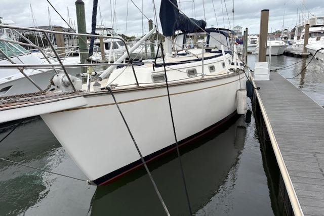 1987 Island Packet 38 - Sold Boat