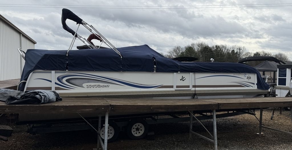 2004 J C Tritoon 226IO - Sold Boat