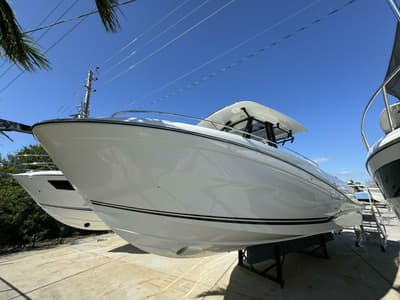BOATZON | Jeanneau 105 CC 2026