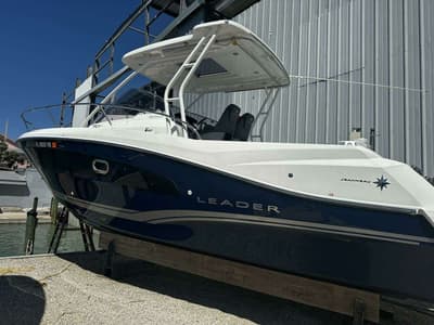 BOATZON | Jeanneau 90 Leader 2024