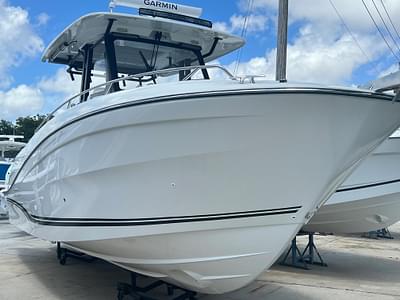 BOATZON | Jeanneau Leader 105 CC 2024