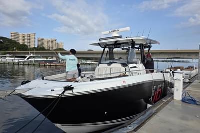 BOATZON | Jeanneau Leader 105 CC 2024