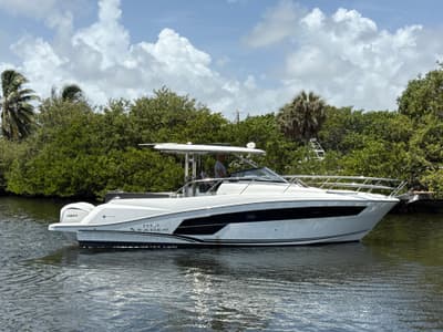 BOATZON | Jeanneau Leader 105 WA Series 2 2022