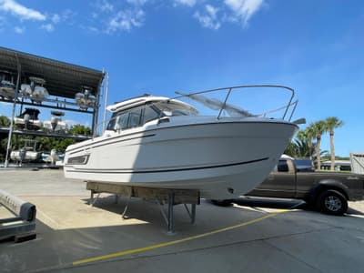 BOATZON | Jeanneau NC 795 2026