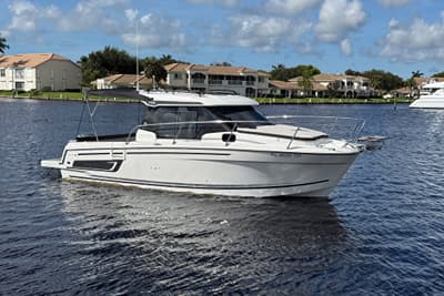 BOATZON | Jeanneau NC 795 Series 2 2022