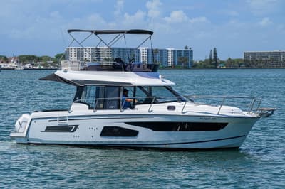 BOATZON | Jeanneau NC Weekender 1095 Fly 2022