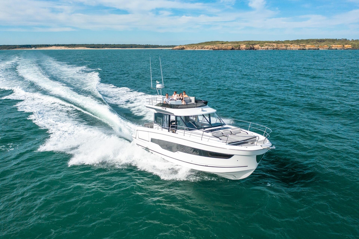 2027 Jeanneau NC Weekender 1295 Fly - Sold Boat