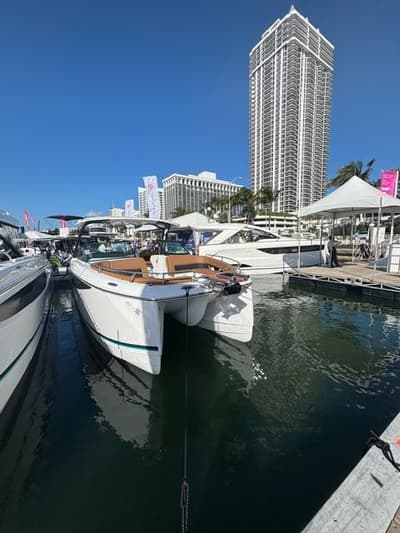 BOATZON | Jeanneau TH 33 2027