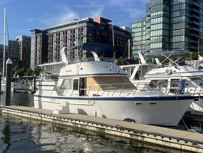 BOATZON | Jefferson 42 SE Sundeck Motor Yacht 1986