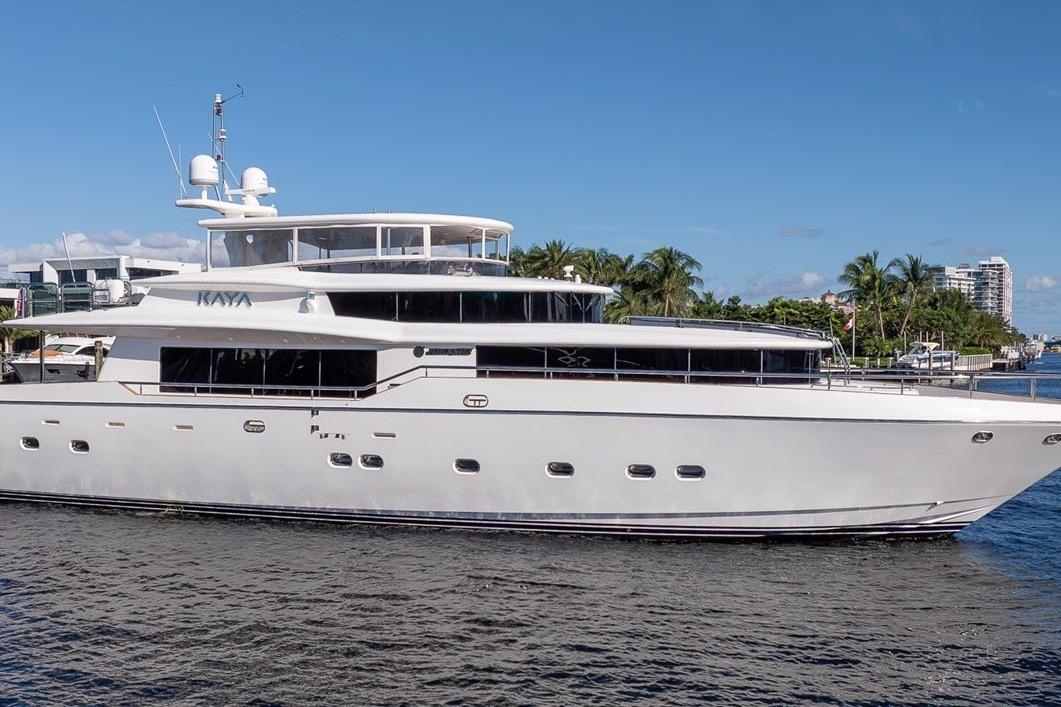 2003 Johnson 87 Motor Yacht - Sold Boat