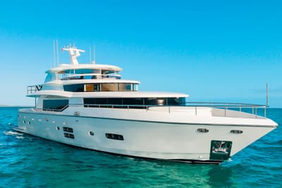 BOATZON | Johnson 93 Flybridge 2017