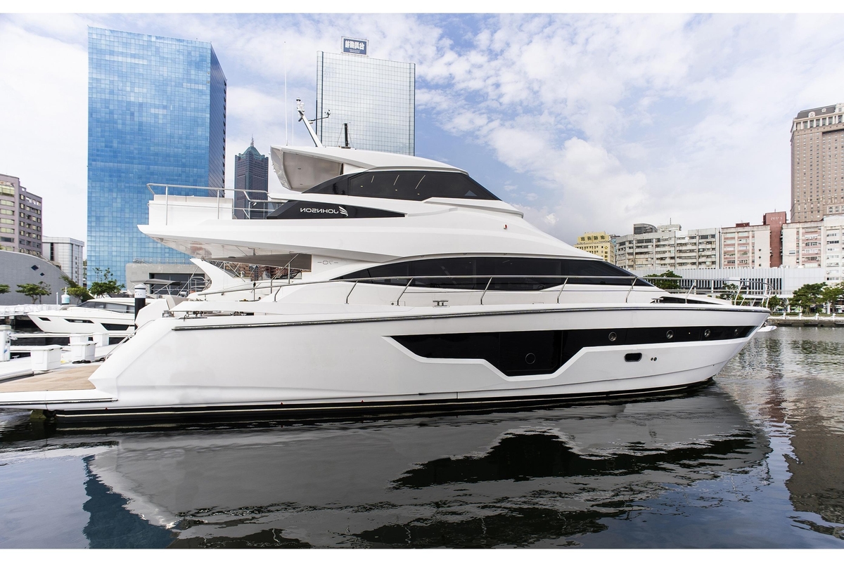 2026 Johnson SkyLounge - Sold Boat