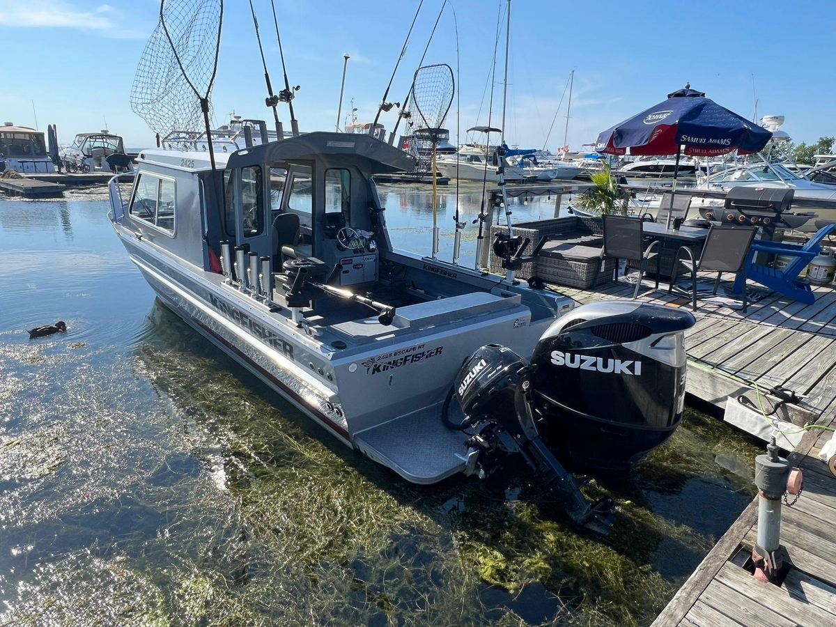 2021 KingFisher 2425 Escape HT - Sold Boat