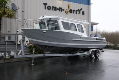 BOATZON | KingFisher 2825 Coastal Express 2026