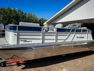 BOATZON | Landau Island Breeze 19C Pontoon wBIMINI Top Bluetooth Audio Swim Ladder  Suzuki Outboard 2026