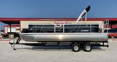 BOATZON | Landau Island Breeze 23 Sport Rear powered by a Suzuki 200HP 2025