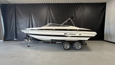 BOATZON | Larson 228 LXI 2005 BOATZON | Larson 228 LXI 2005