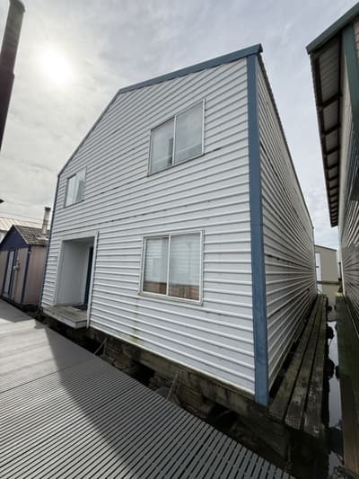 BOATZON | Larson Boat House 2008