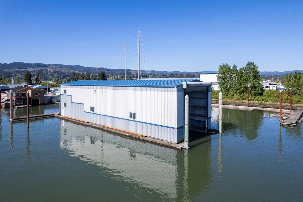 1985  Larson Boathouse - Sold Boat