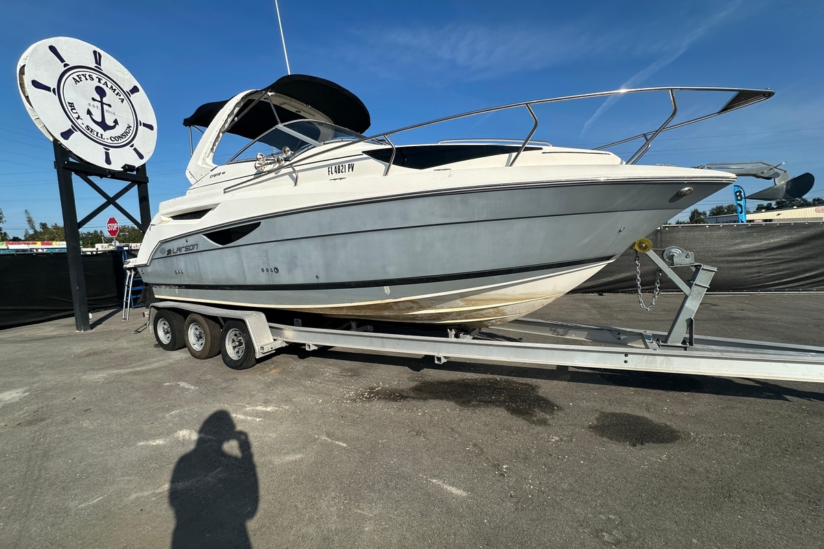 2014 Larson Cabrio 265 - Sold Boat