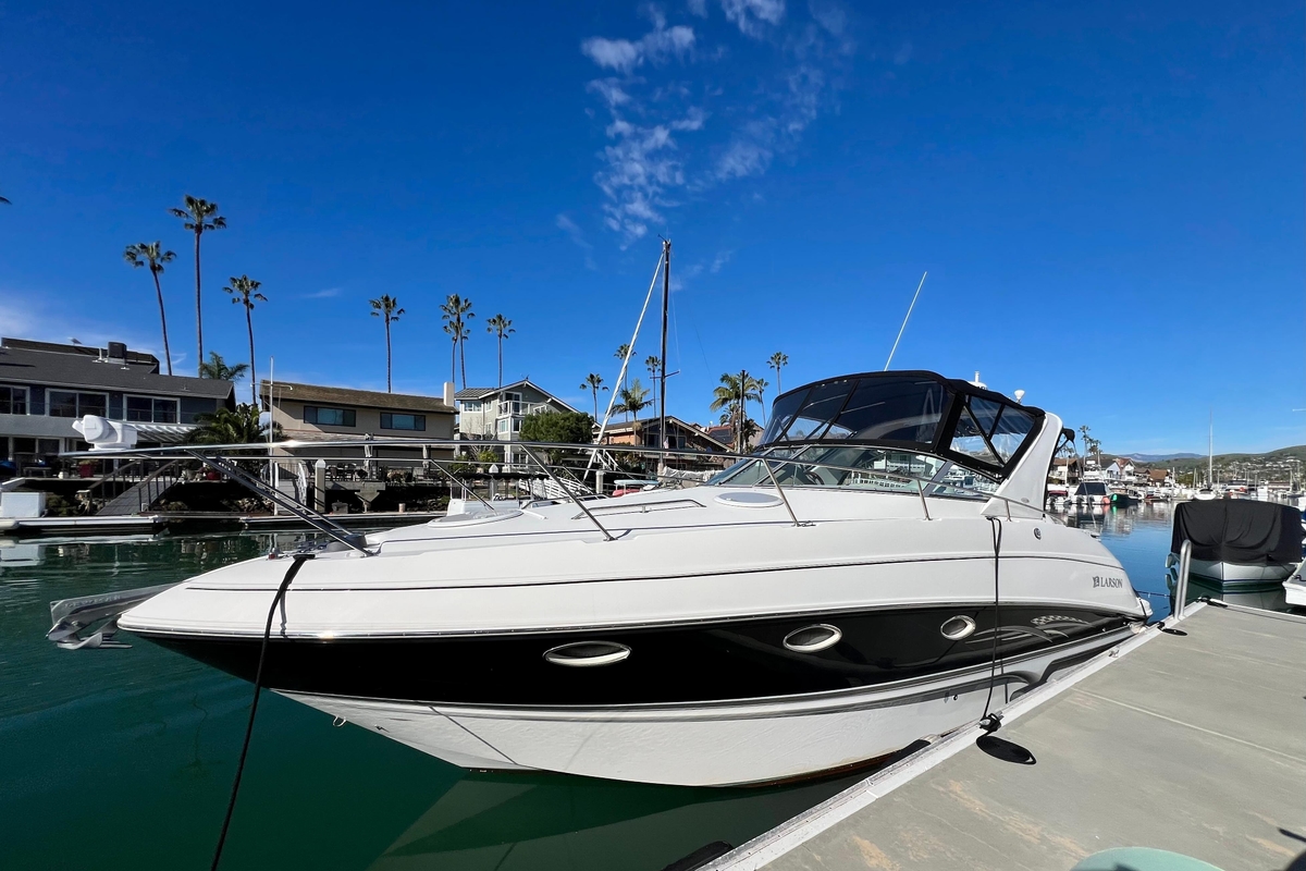 2007 Larson Cabrio 310 - Sold Boat