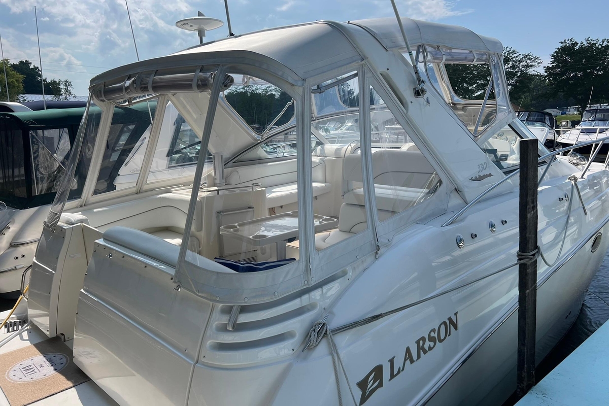 2000 Larson Cabrio 330 - Sold Boat
