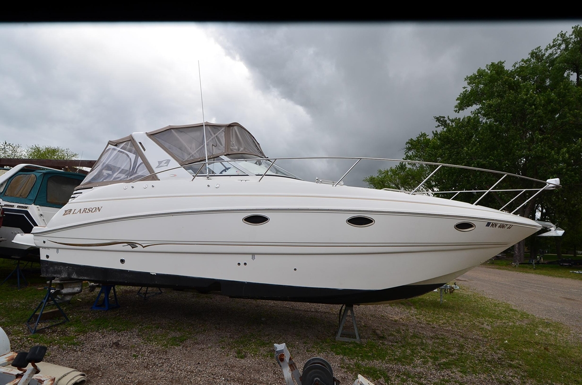 2002 Larson Cabrio 330 - Sold Boat