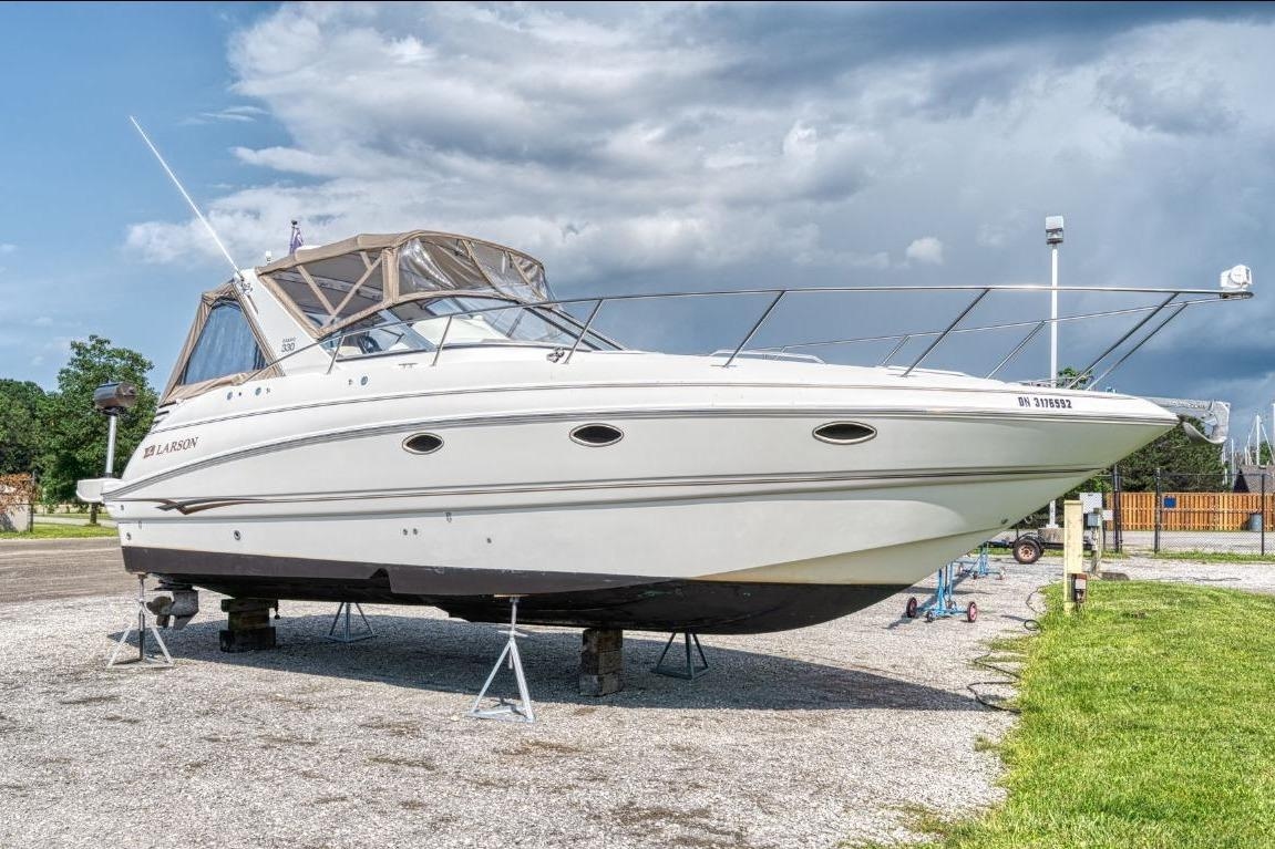 2002 Larson Cabrio 330 - Sold Boat