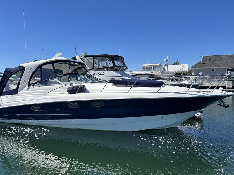 2010 Larson Cabrio 370 - Sold Boat
