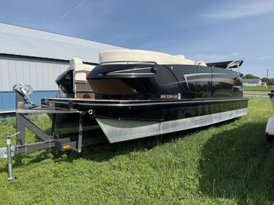 BOATZON | Larson Escape 23 2017