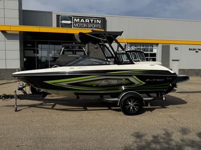 BOATZON | Larson LSR 2100 2015