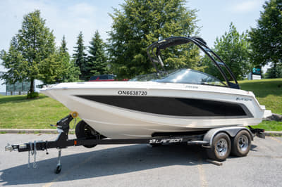 BOATZON | Larson LXH 210 IO 2019