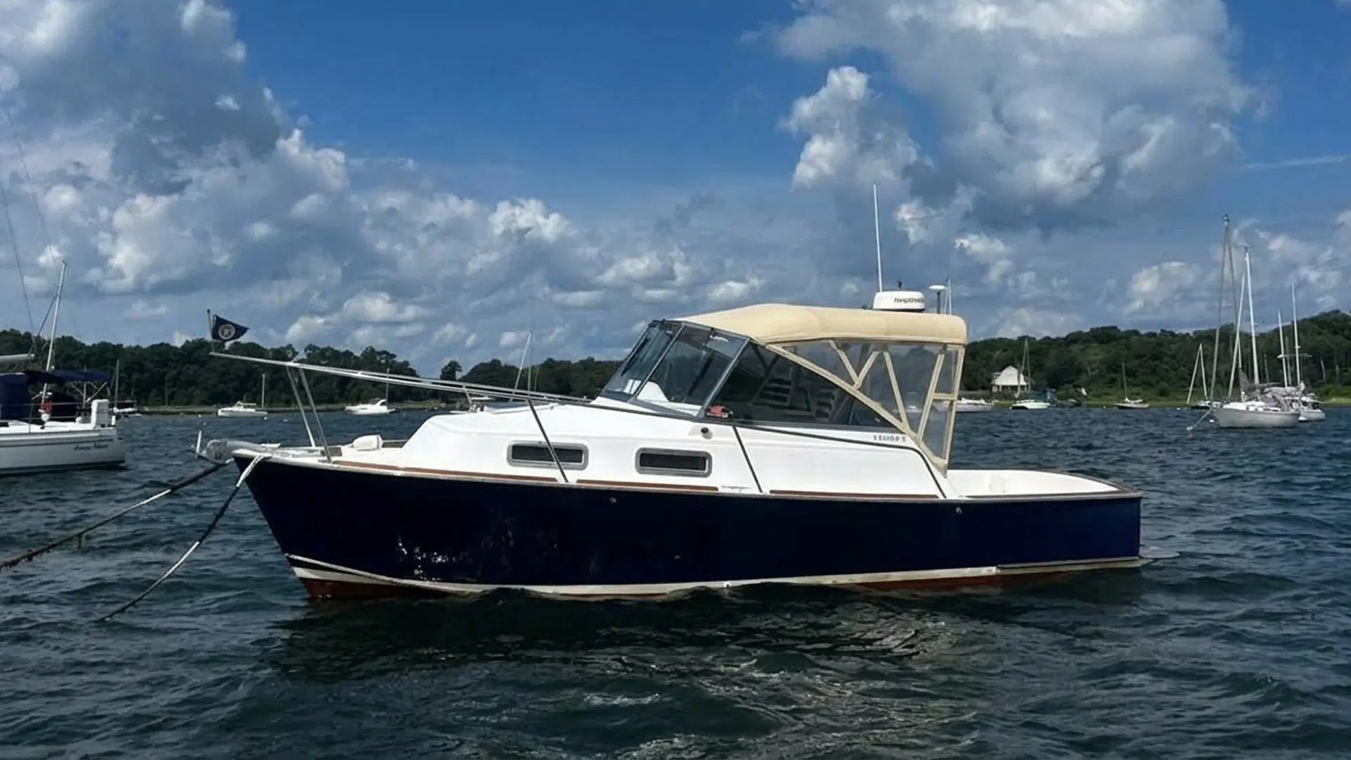 Legacy Yachts 28 Express 2000