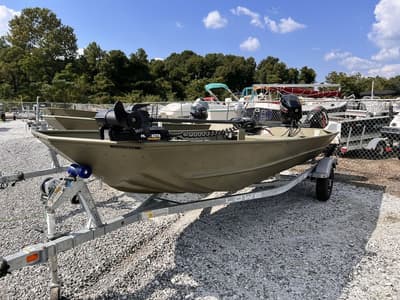 BOATZON | Lowe Boats L1852MT AURA Tiller 2025